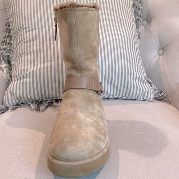 Beige UGG Boots - Women’s Size 7 - Picture 2 of 9